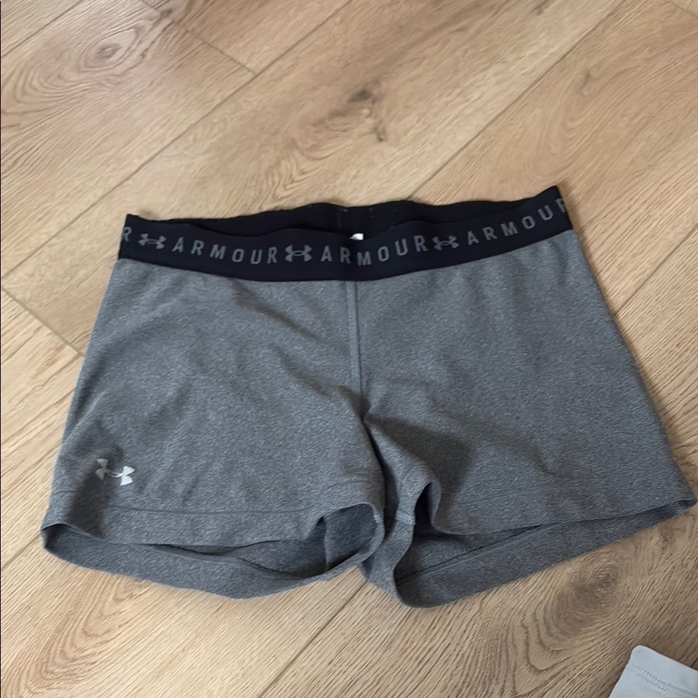Under Armour Gray Athletic Shorts Moisture-Wicking Compression
